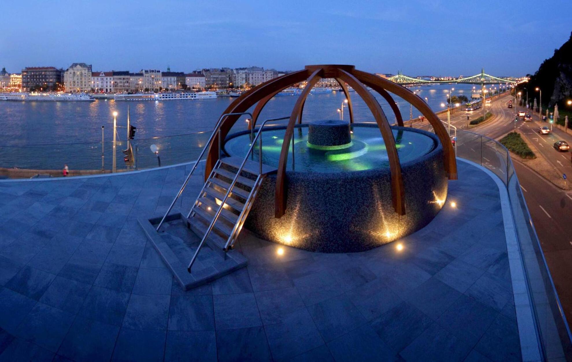 Casadeco Budapest Apt-Stunning New York Cafe View מראה חיצוני תמונה